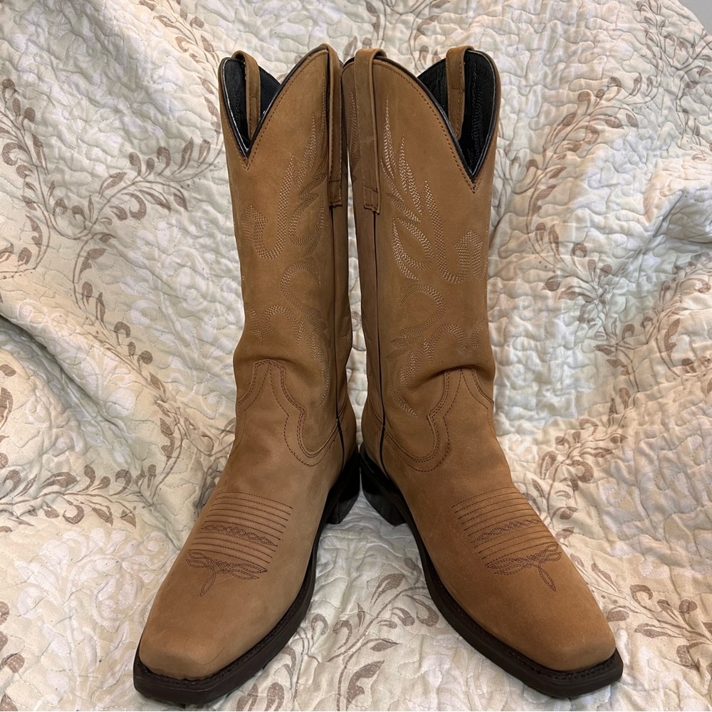 Tan Cowgirl Boots with Stylish Design and Comfort